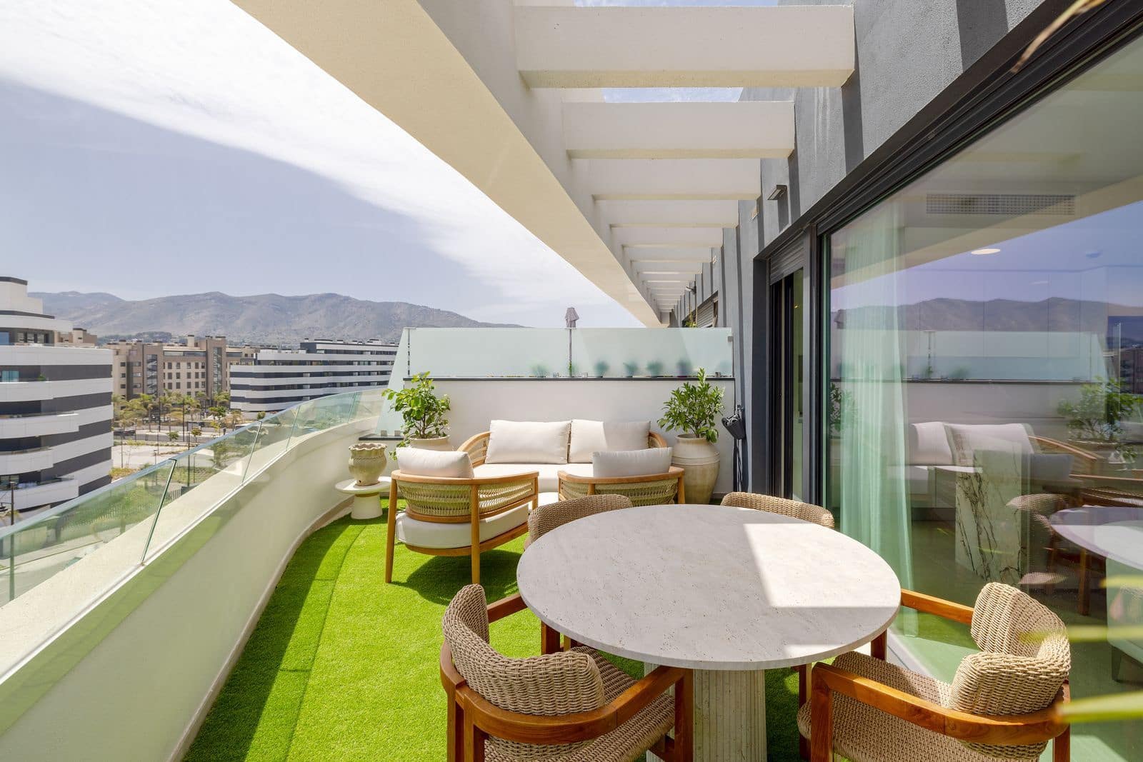 Apartamento de 2 habitaciones en Torremolinos en venta - 1.180.000 € (Ref: 10097765)