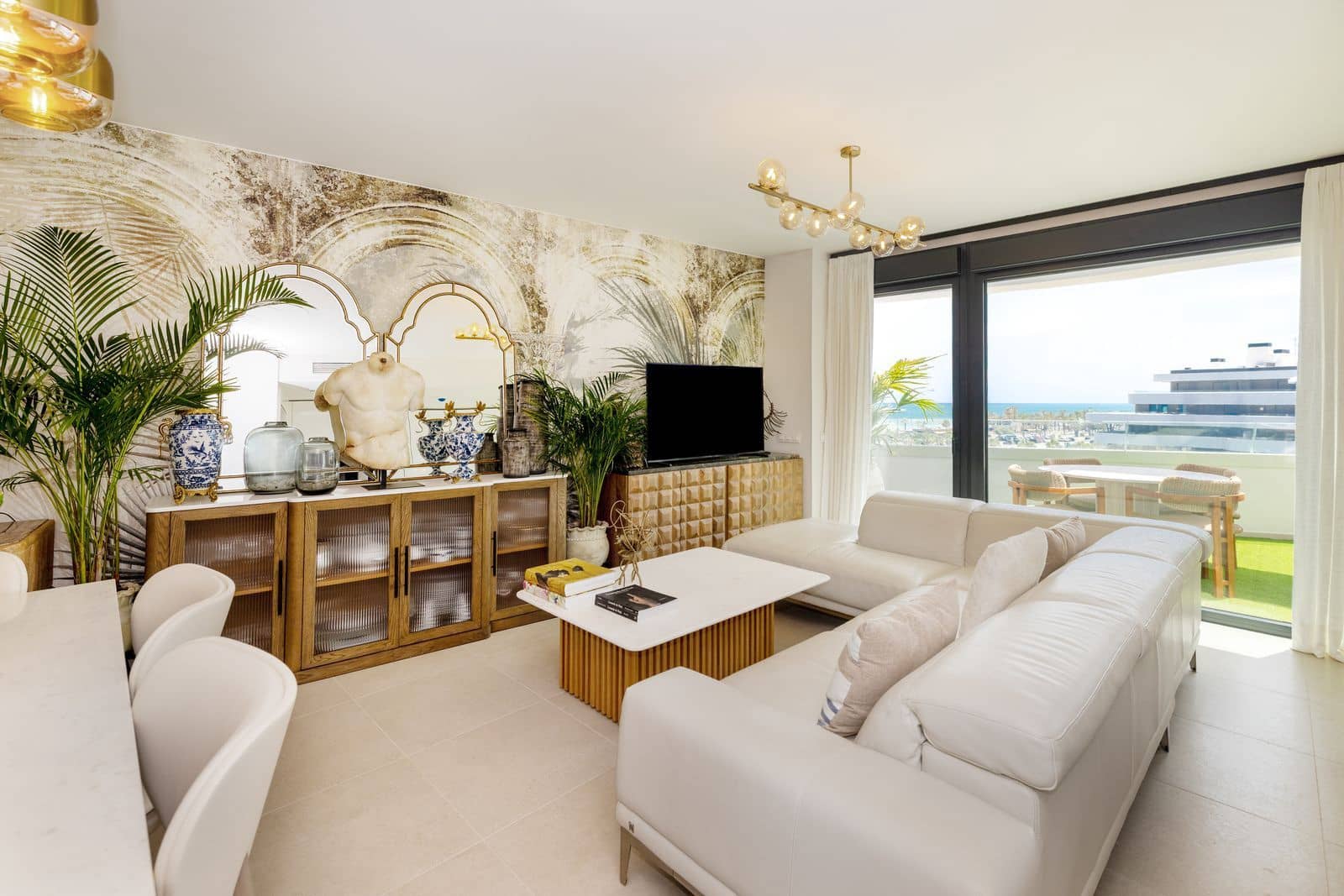 Apartamento de 2 habitaciones en Torremolinos en venta - 1.180.000 € (Ref: 10097765)