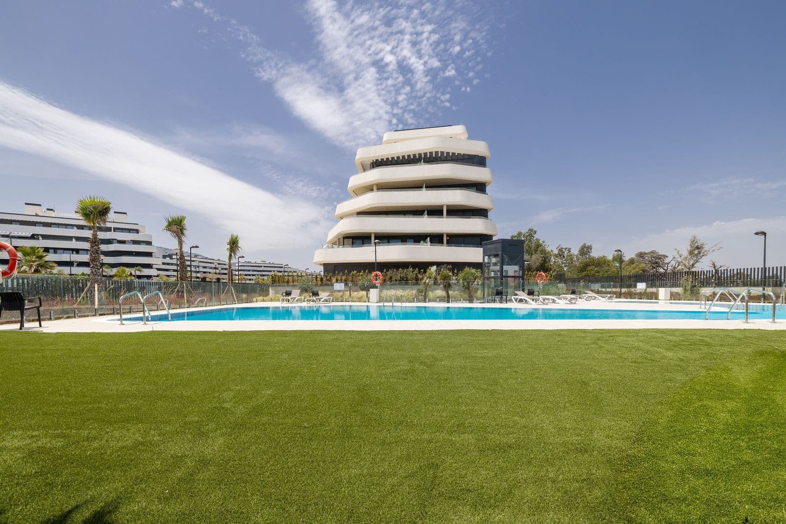 Apartamento de 2 habitaciones en Torremolinos en venta - 1.180.000 € (Ref: 10097765)