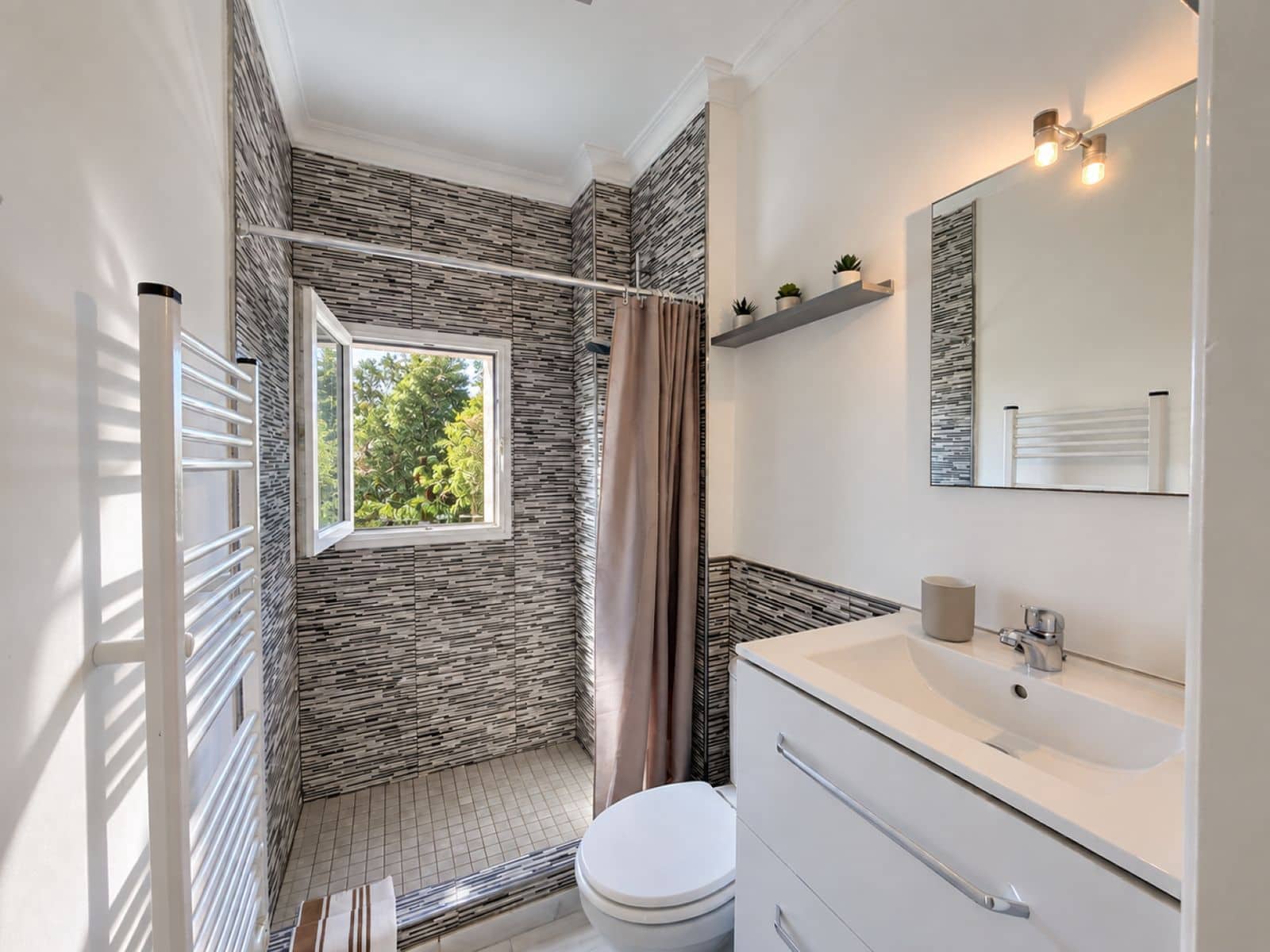 2 chambre Maison de Ville à vendre à La Duquesa / Puerto de la Duquesa - 340 000 € (Ref: 10097773)