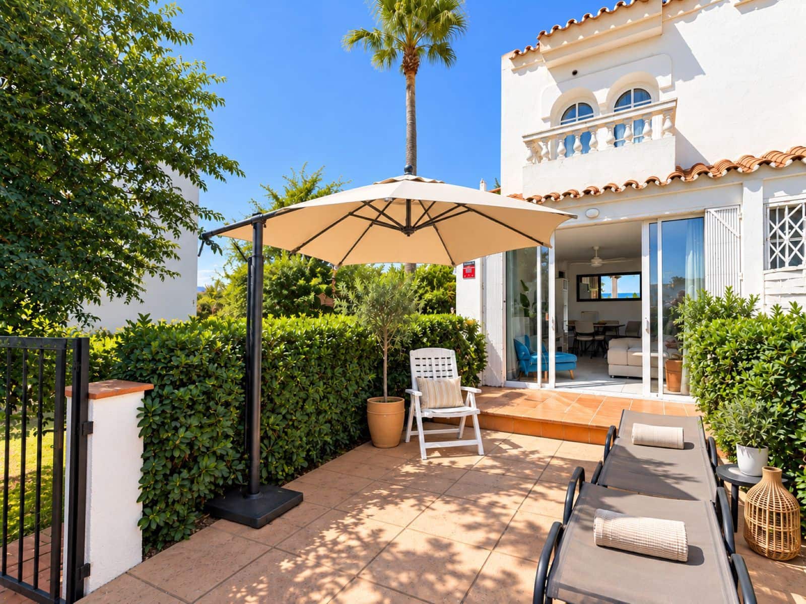 2 chambre Maison de Ville à vendre à La Duquesa / Puerto de la Duquesa - 340 000 € (Ref: 10097773)