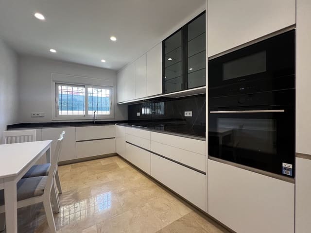 4 sovrum Hus till salu i Estepona - 895 000 € (Ref: 10097785)