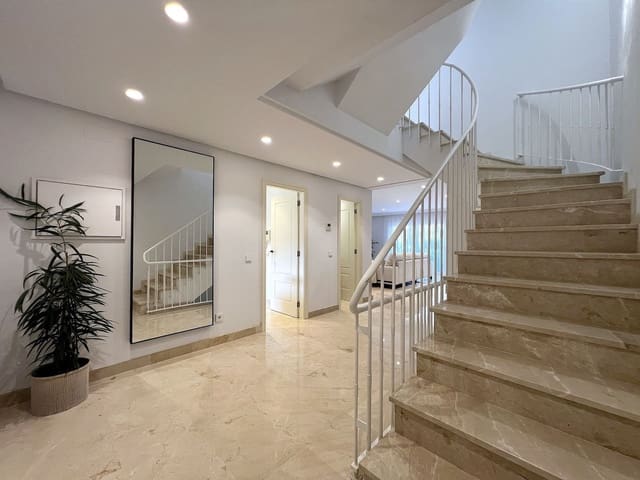 4 sovrum Hus till salu i Estepona - 895 000 € (Ref: 10097785)