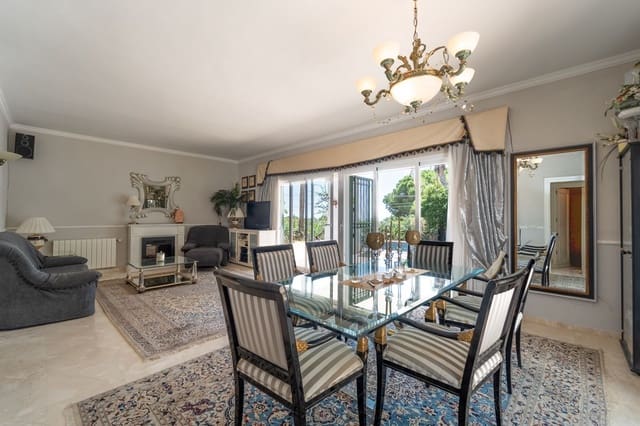 4 slaapkamer Villa te koop in El Rosario, Marbella - € 1.850.000 (Ref: 10097788)