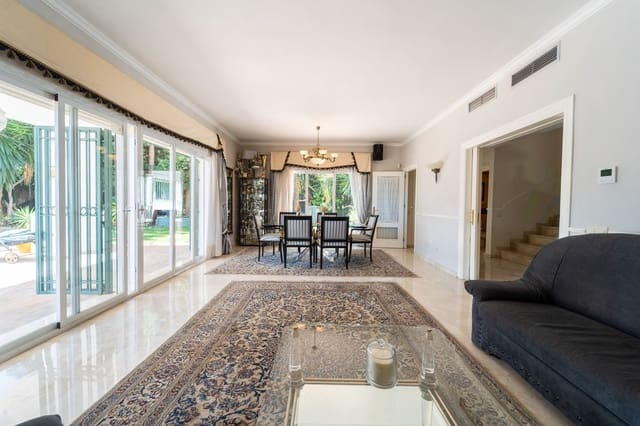 4 slaapkamer Villa te koop in El Rosario, Marbella - € 1.850.000 (Ref: 10097788)