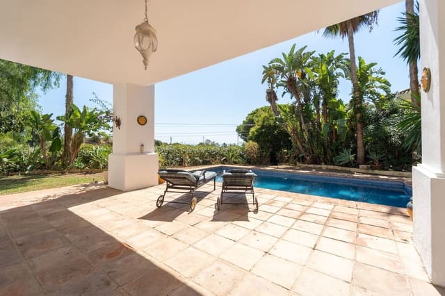 4 slaapkamer Villa te koop in El Rosario, Marbella - € 1.850.000 (Ref: 10097788)