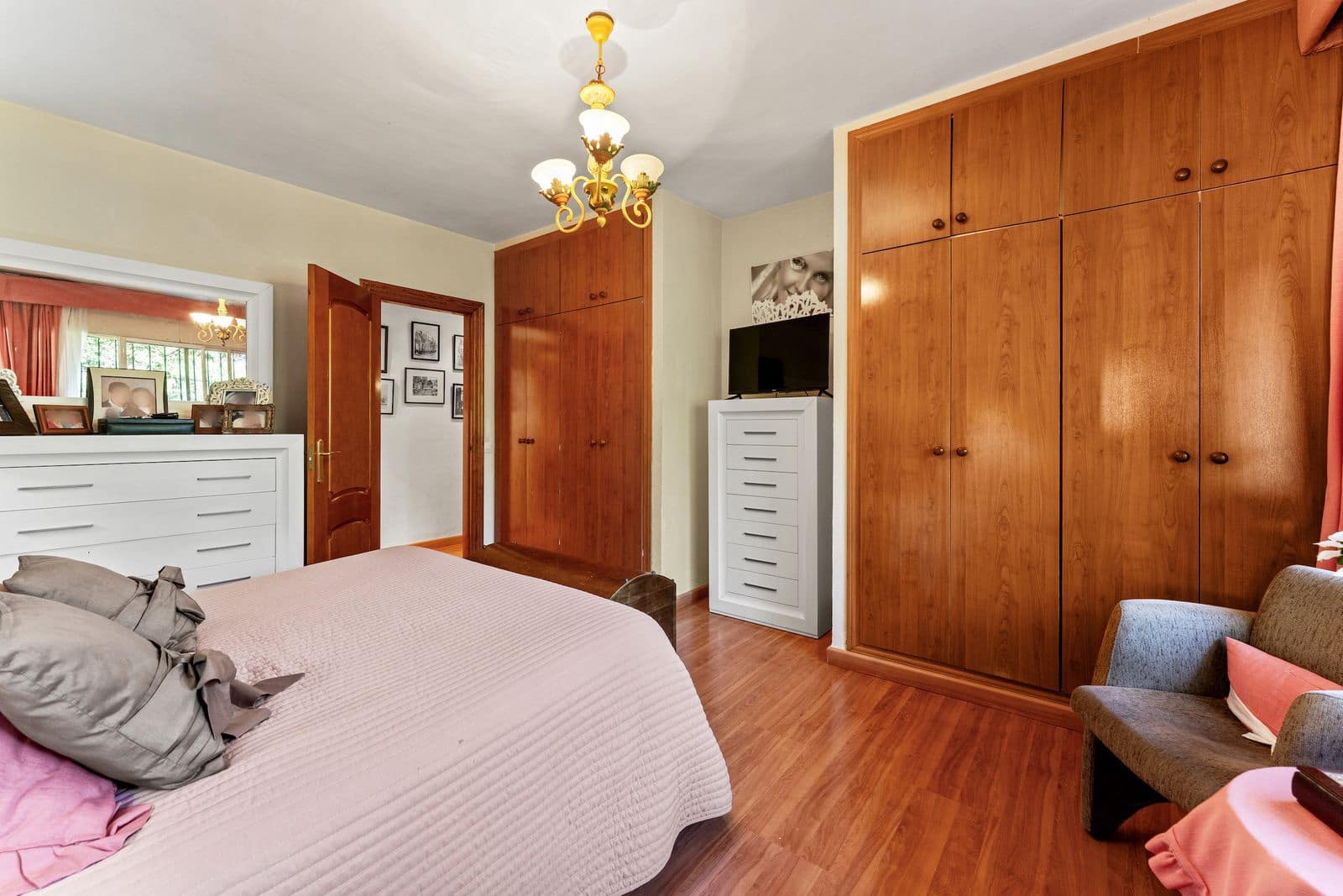 5 slaapkamer Villa te koop in El Paraiso - € 1.140.000 (Ref: 10097793)