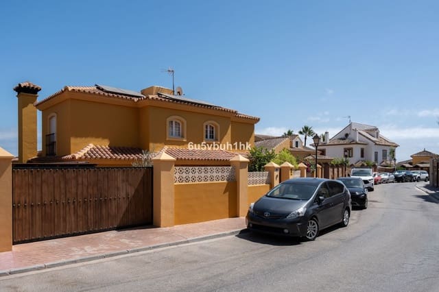 5 Zimmer Villa zu verkaufen in Mijas Costa, Mijas mit Pool Garage - 1.060.000 € (Ref: 10097794)