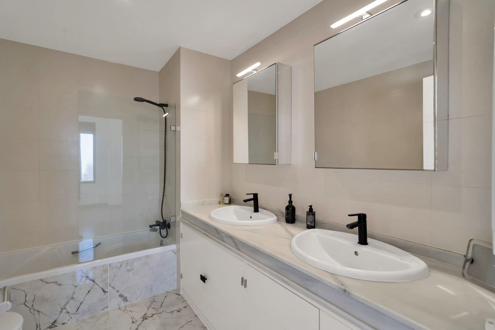 Pareado de 3 habitaciones en La Mairena en venta - 580.000 € (Ref: 10097801)