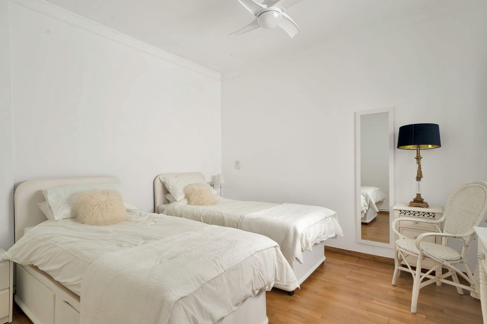 Pareado de 3 habitaciones en La Mairena en venta - 580.000 € (Ref: 10097801)