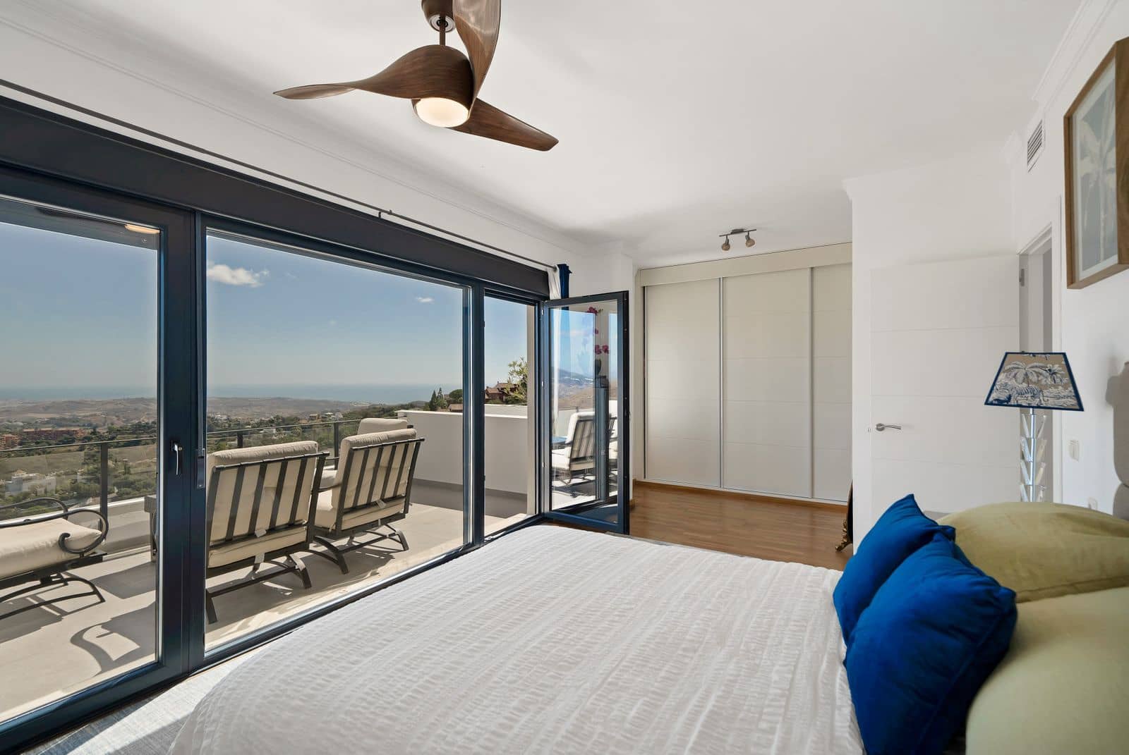 Pareado de 3 habitaciones en La Mairena en venta - 580.000 € (Ref: 10097801)