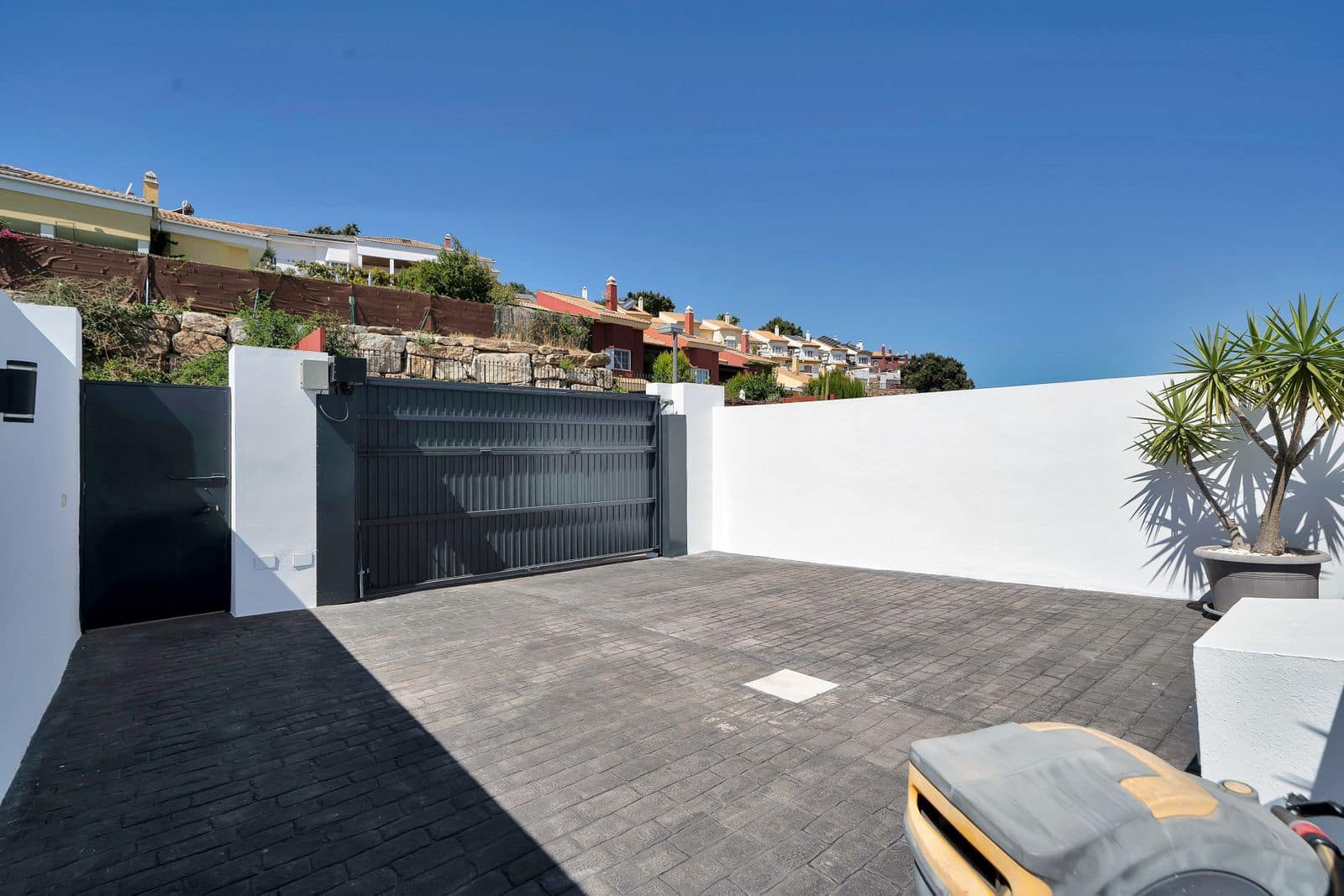 Pareado de 3 habitaciones en La Mairena en venta - 580.000 € (Ref: 10097801)