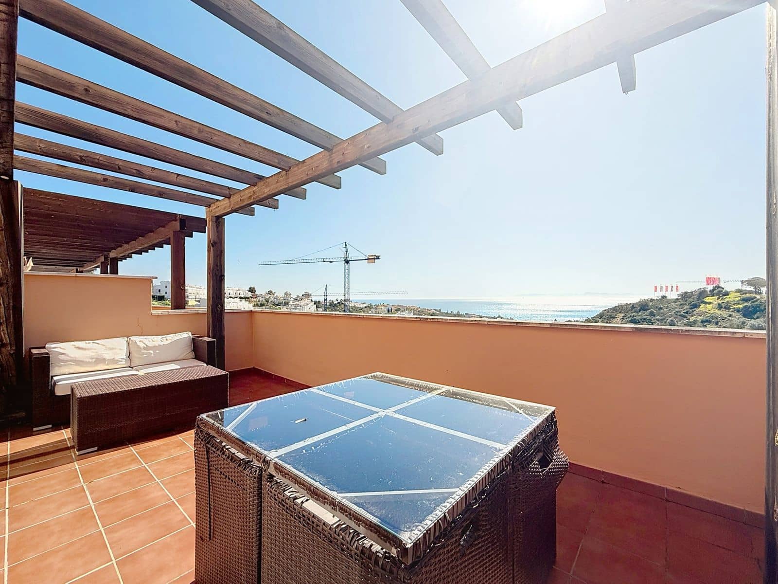 2 soveværelse Penthouse til salg i Manilva - € 305.000 (Ref: 10097803)