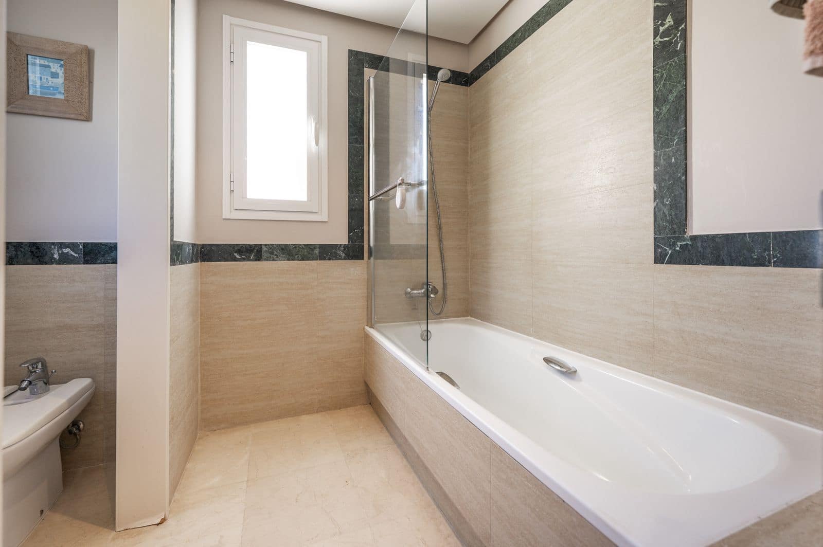 3 bedroom Penthouse for sale in Benahavis - € 650,000 (Ref: 10097807)