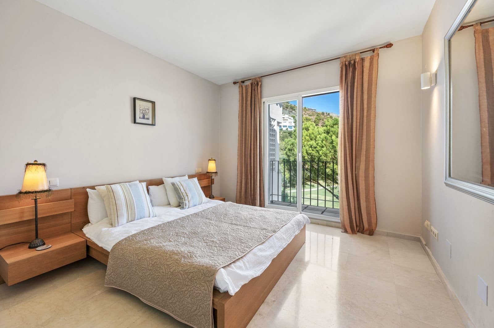 3 bedroom Penthouse for sale in Benahavis - € 650,000 (Ref: 10097807)