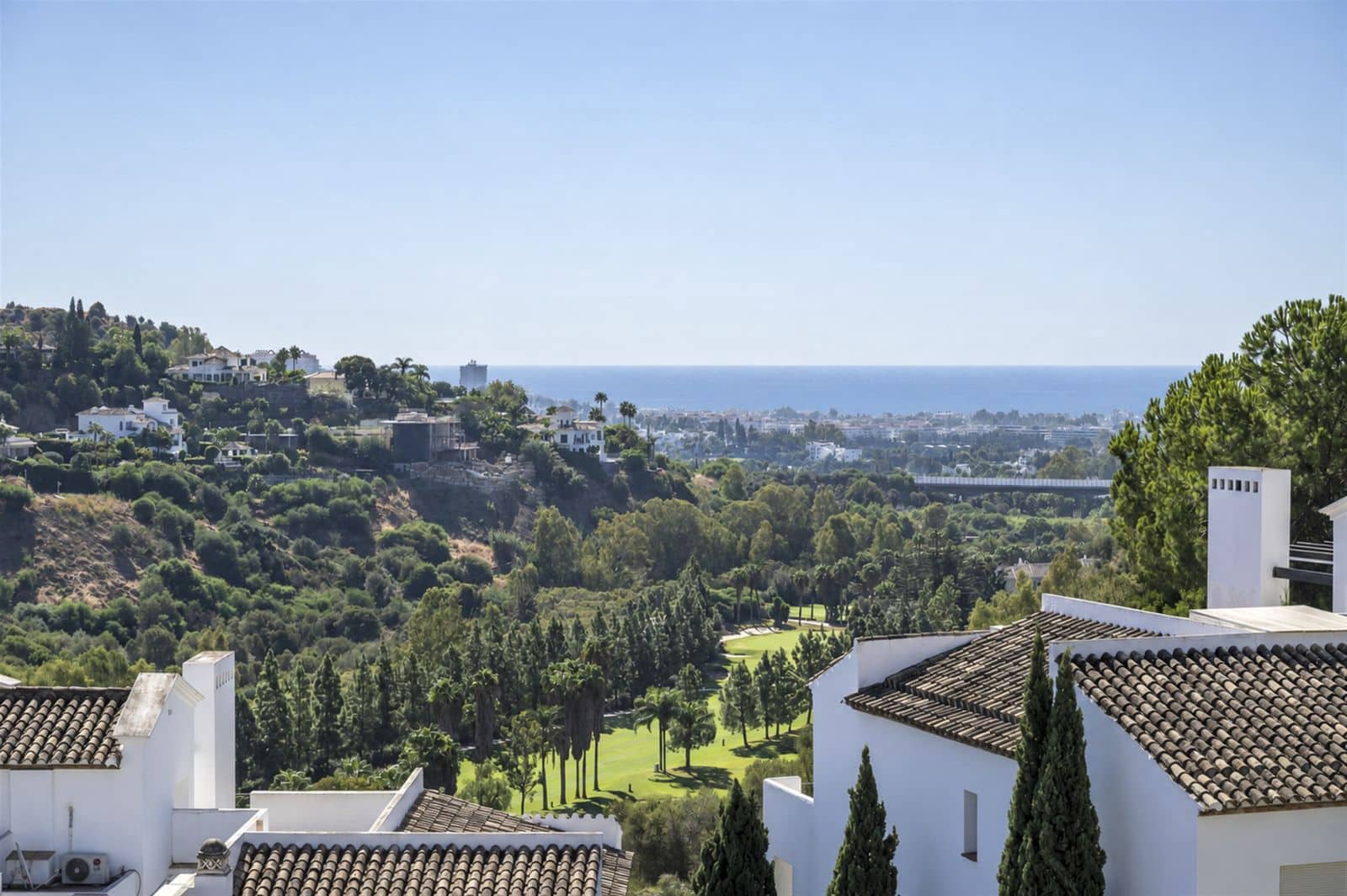 3 bedroom Penthouse for sale in Benahavis - € 650,000 (Ref: 10097807)