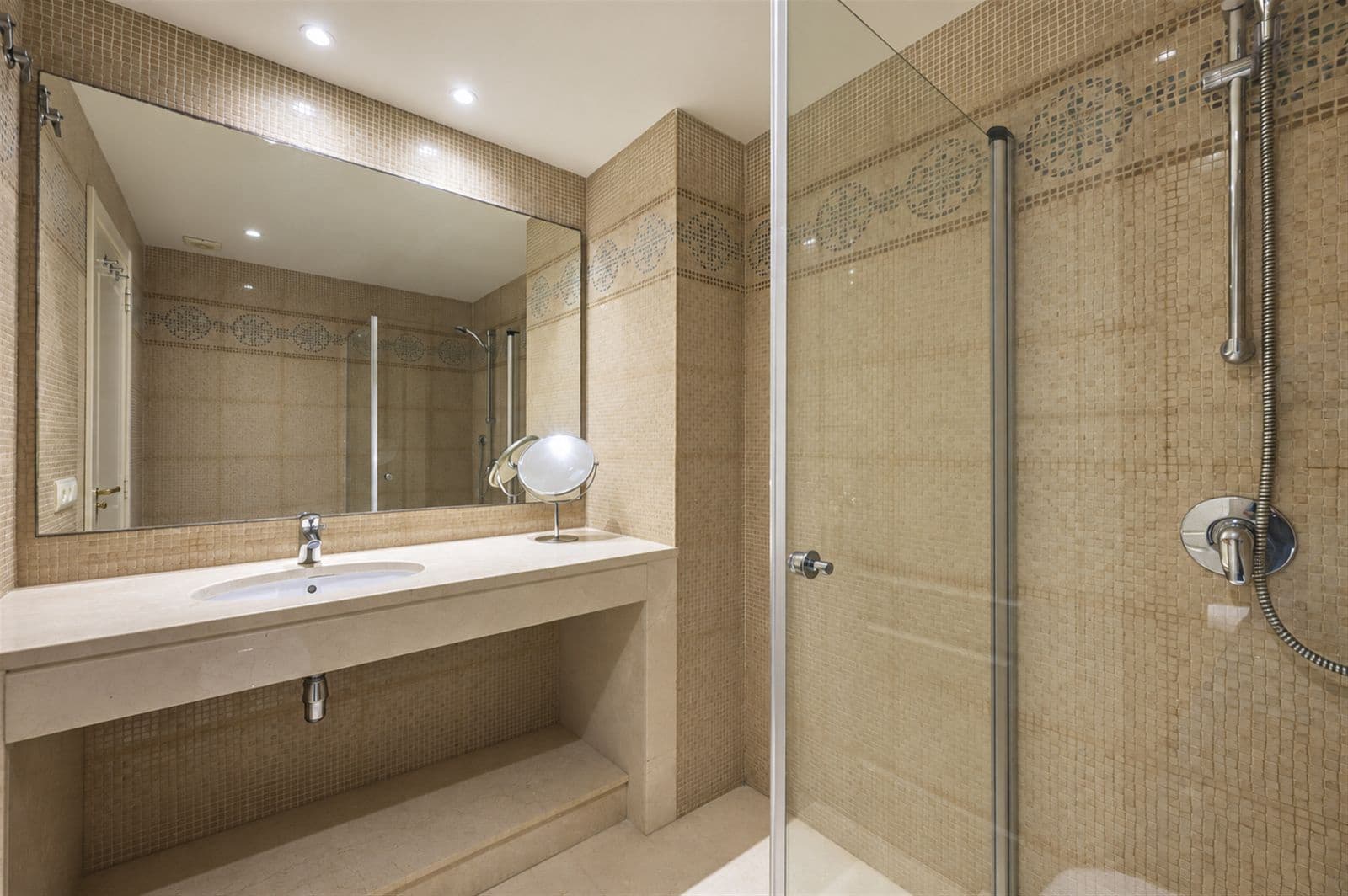 3 bedroom Penthouse for sale in Benahavis - € 650,000 (Ref: 10097807)