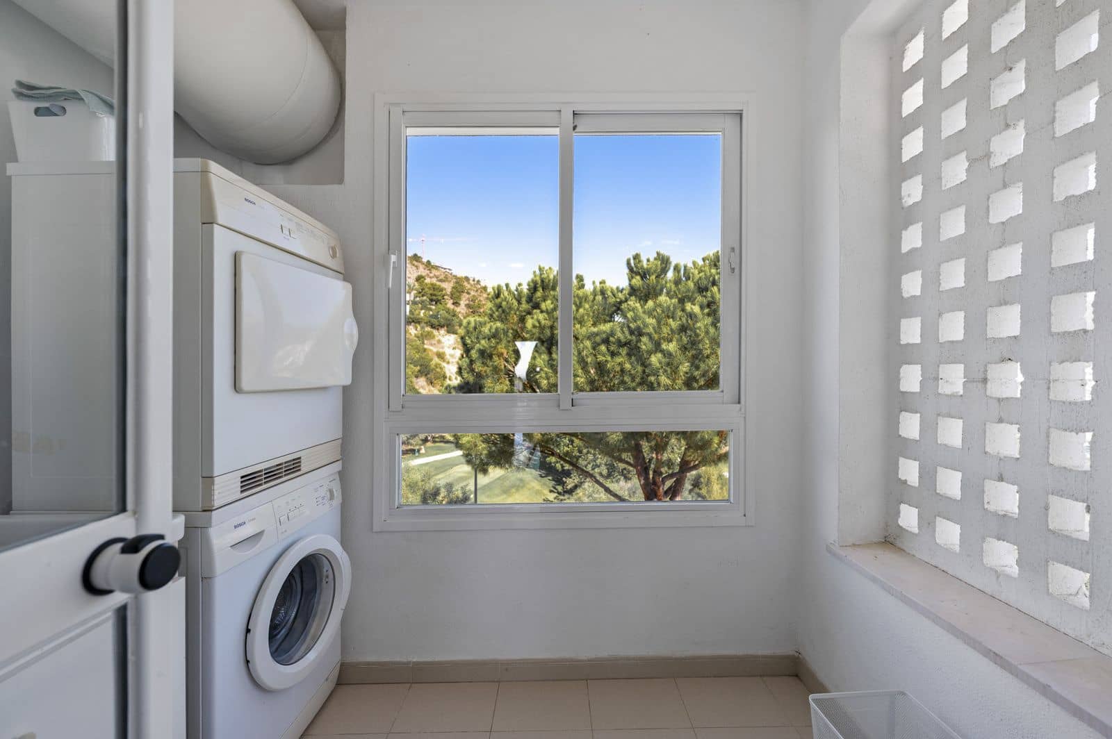 3 bedroom Penthouse for sale in Benahavis - € 650,000 (Ref: 10097807)