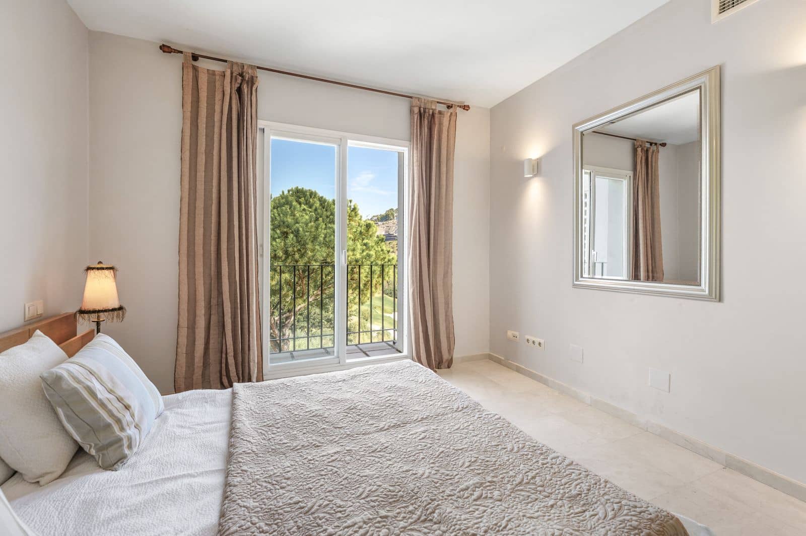 3 bedroom Penthouse for sale in Benahavis - € 650,000 (Ref: 10097807)