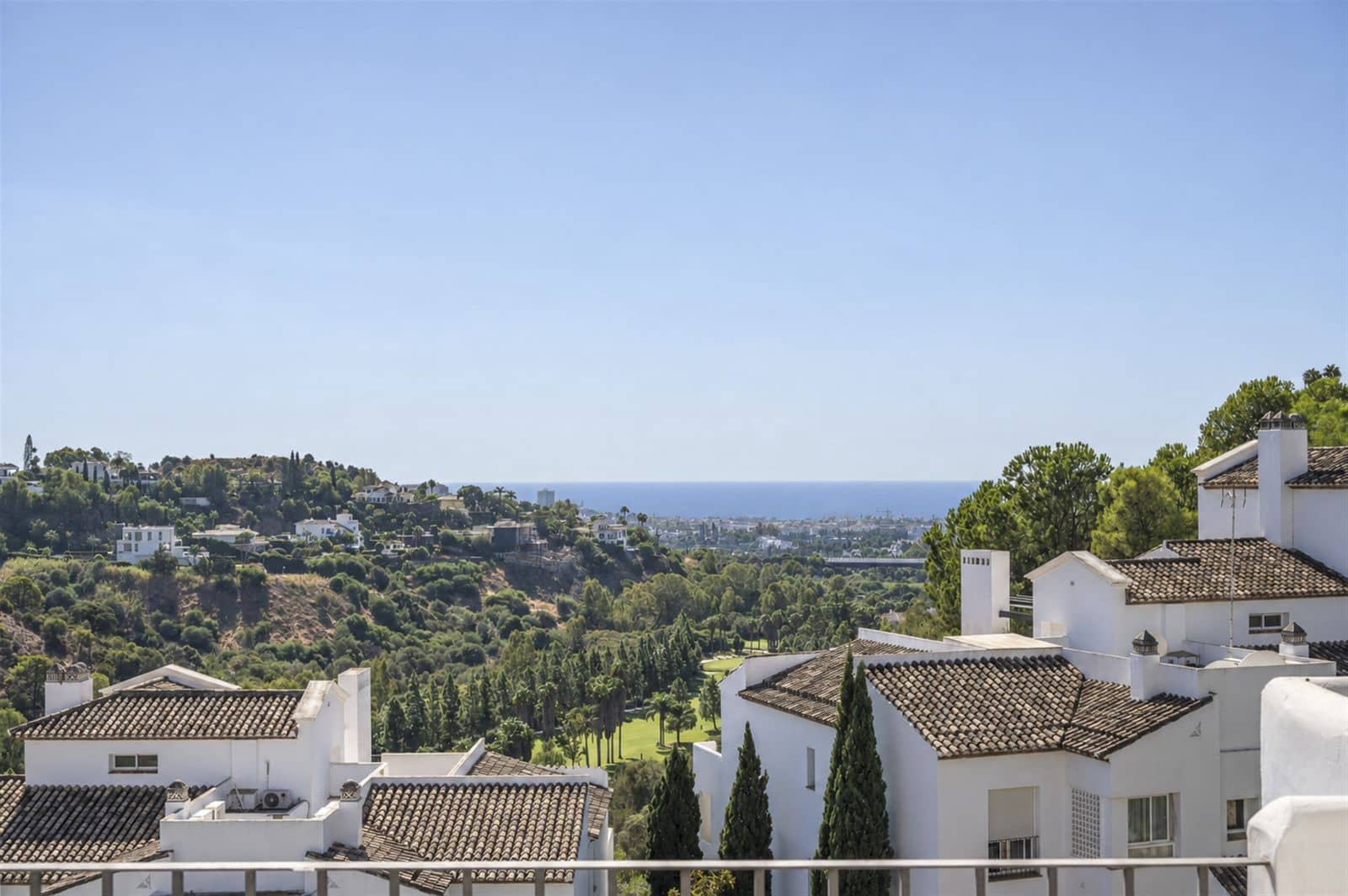 3 bedroom Penthouse for sale in Benahavis - € 650,000 (Ref: 10097807)