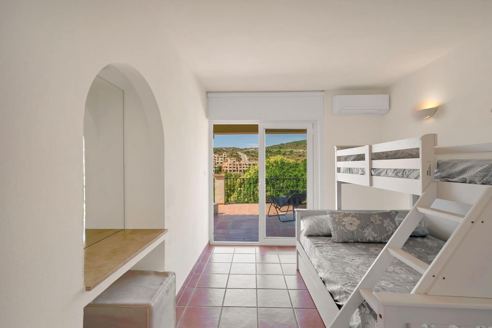 3 sovrum Villa till salu i Estepona - 1 279 000 € (Ref: 10097808)
