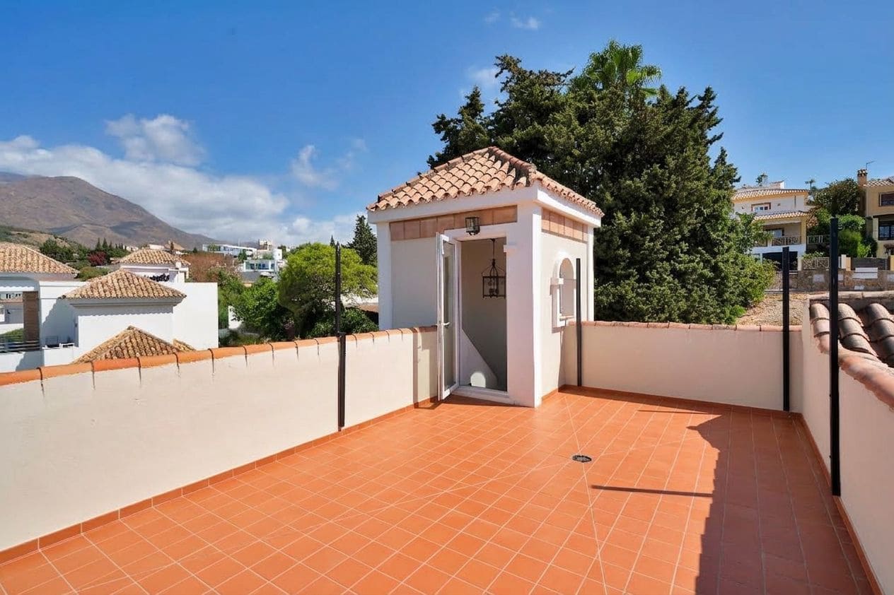 3 sovrum Villa till salu i Estepona - 1 279 000 € (Ref: 10097808)