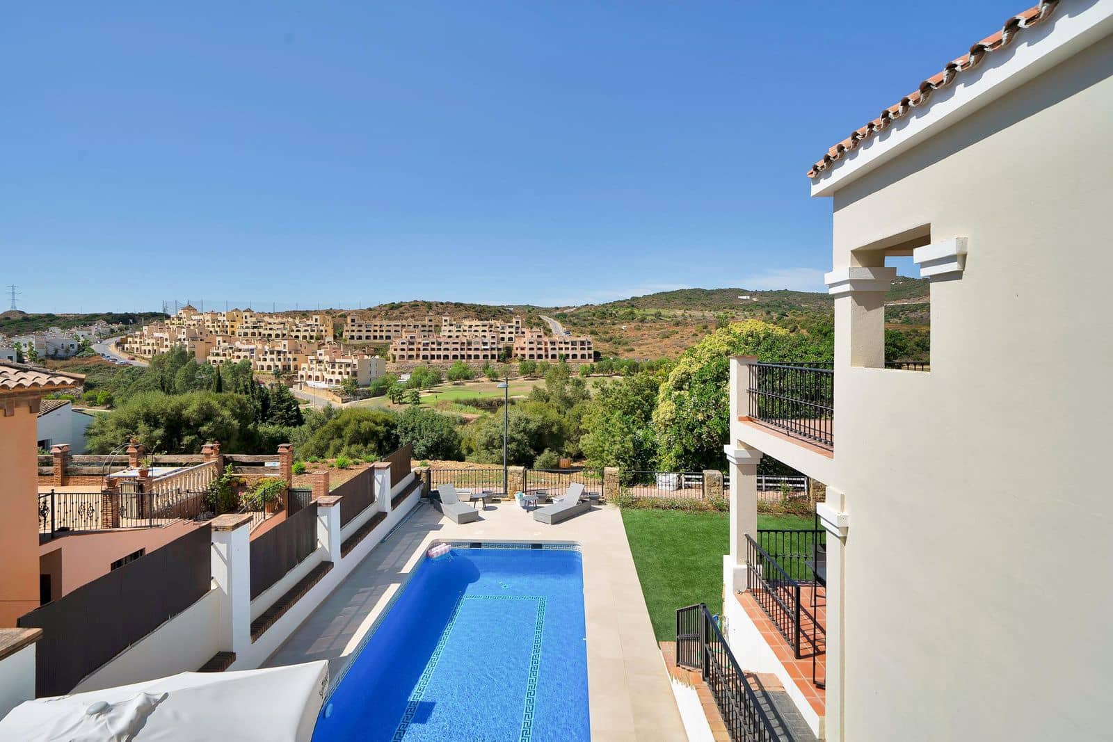 3 sovrum Villa till salu i Estepona - 1 279 000 € (Ref: 10097808)