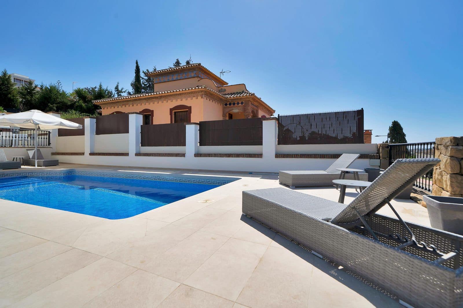 3 sovrum Villa till salu i Estepona - 1 279 000 € (Ref: 10097808)