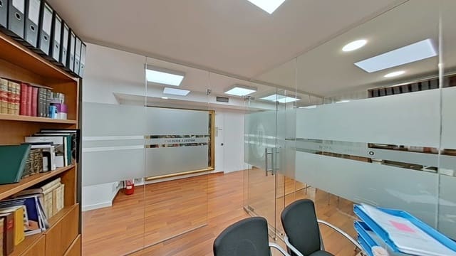 9 chambre Bureau à vendre à Marbella - 850 000 € (Ref: 10097813)