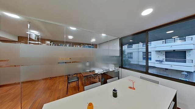 9 chambre Bureau à vendre à Marbella - 850 000 € (Ref: 10097813)