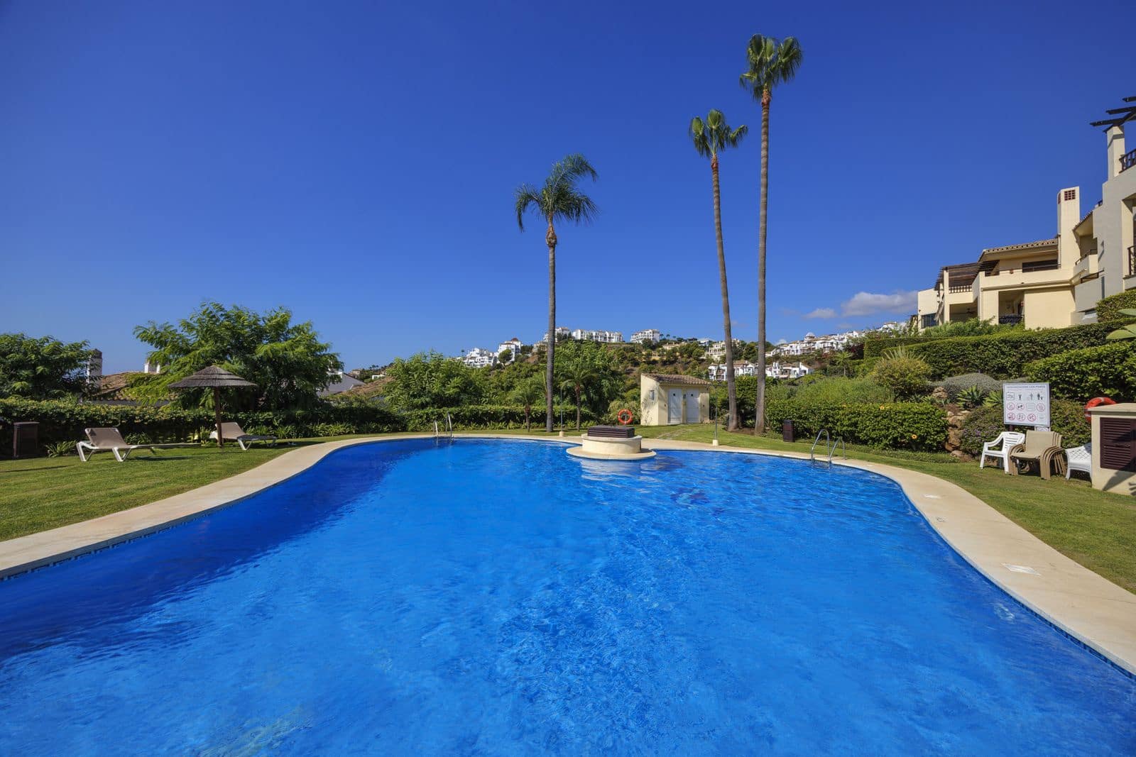 3 bedroom Penthouse for sale in Benahavis - € 685,000 (Ref: 10097825)