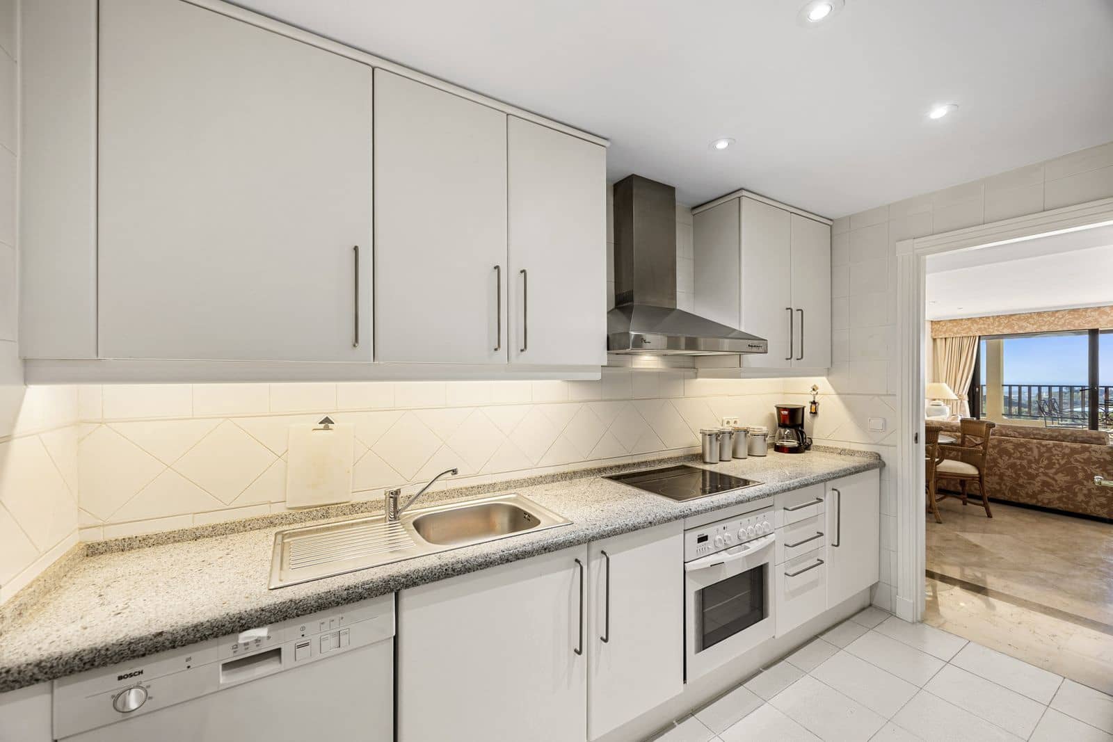 3 bedroom Penthouse for sale in Benahavis - € 685,000 (Ref: 10097825)