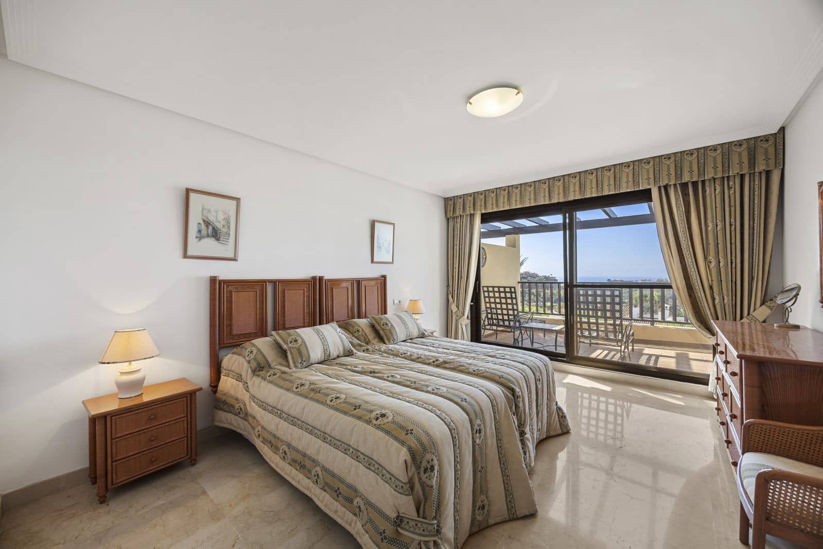 3 bedroom Penthouse for sale in Benahavis - € 685,000 (Ref: 10097825)