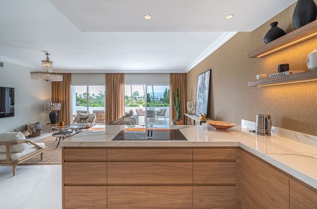 2 chambre Appartement à vendre à Golden Mile, Marbella avec piscine garage - 900 000 € (Ref: 10097827)