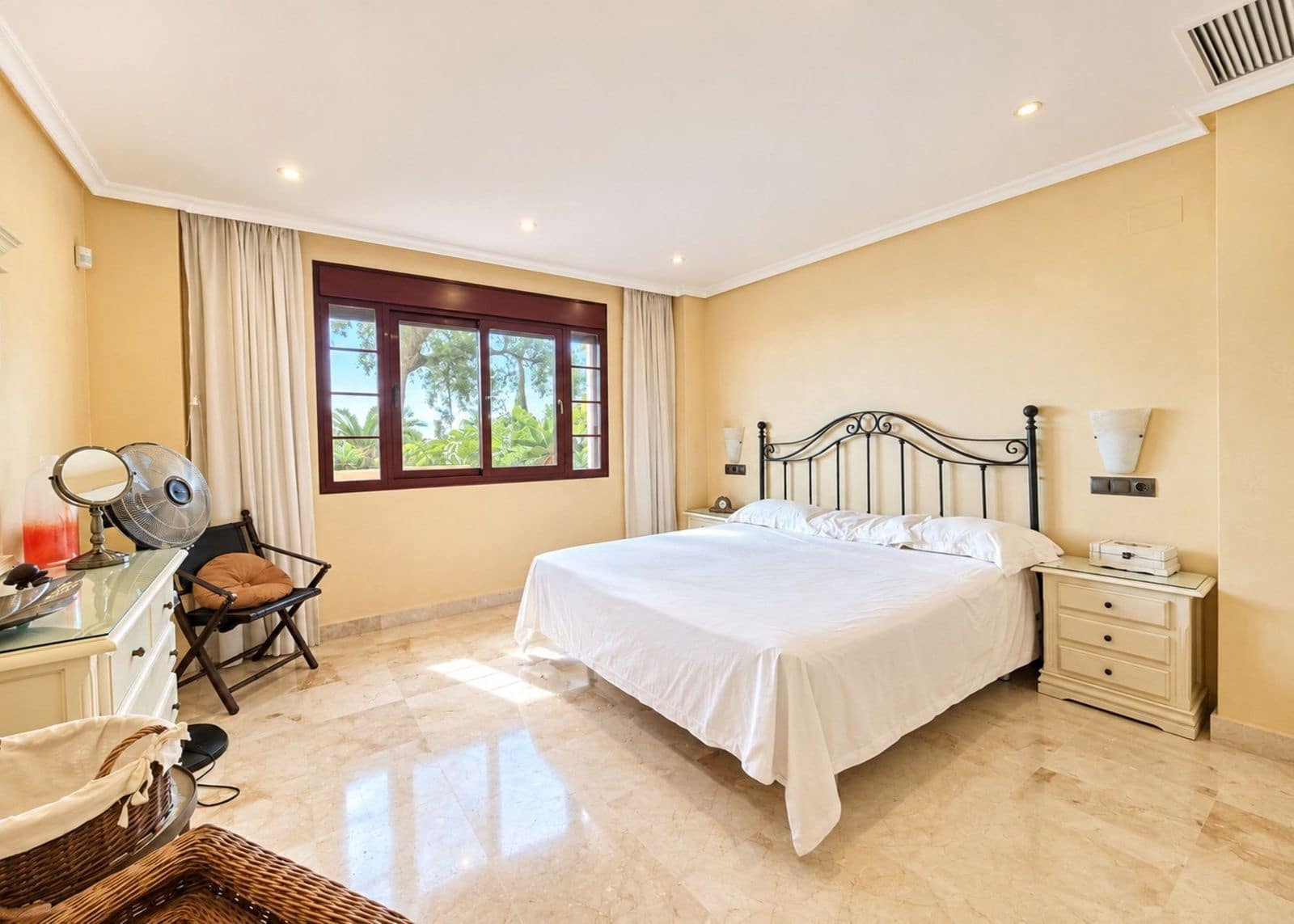 2 slaapkamer Appartement te koop in La Mairena - € 445.000 (Ref: 10097829)