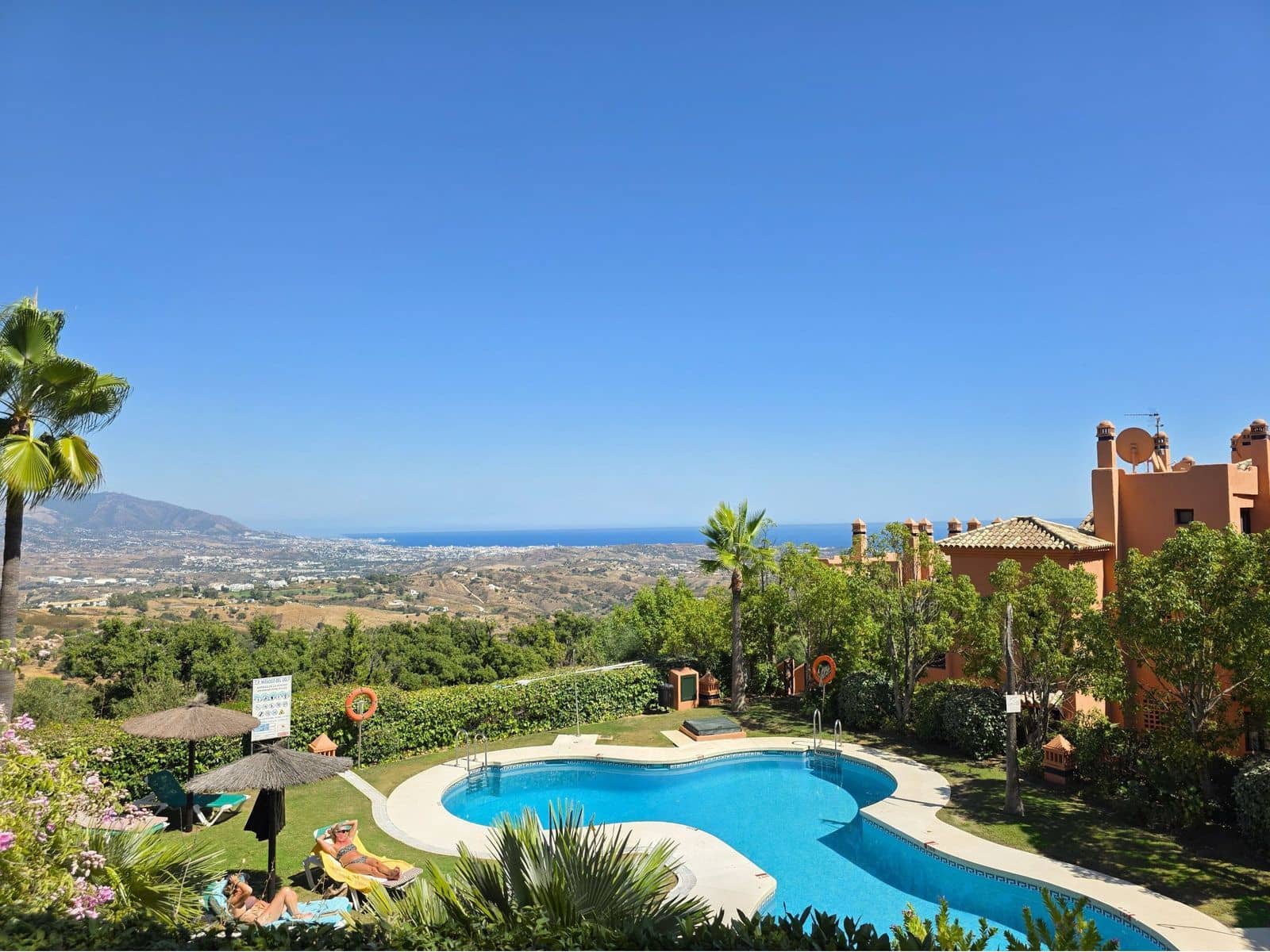 2 slaapkamer Appartement te koop in La Mairena - € 445.000 (Ref: 10097829)