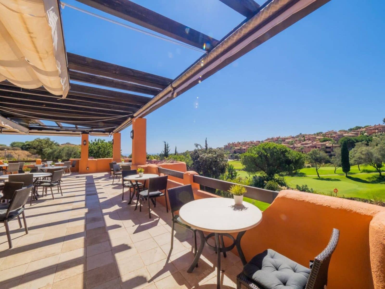 2 slaapkamer Appartement te koop in La Mairena - € 445.000 (Ref: 10097829)