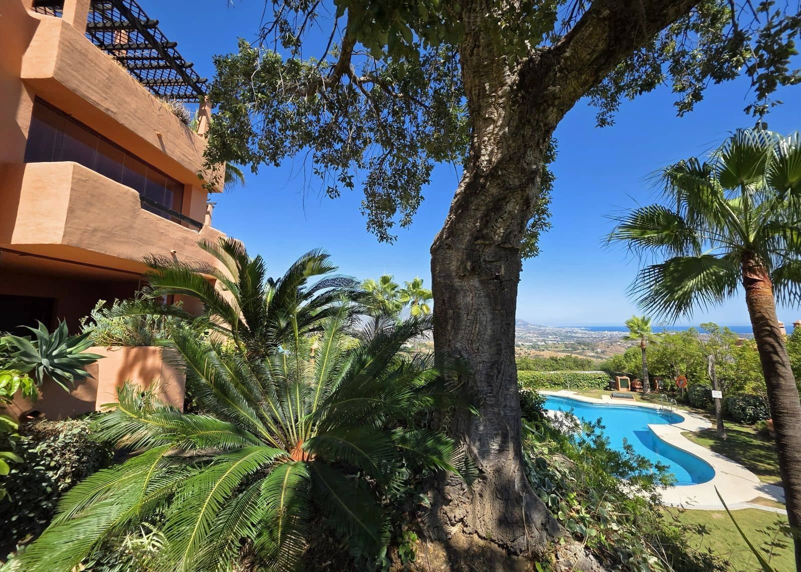 2 slaapkamer Appartement te koop in La Mairena - € 445.000 (Ref: 10097829)