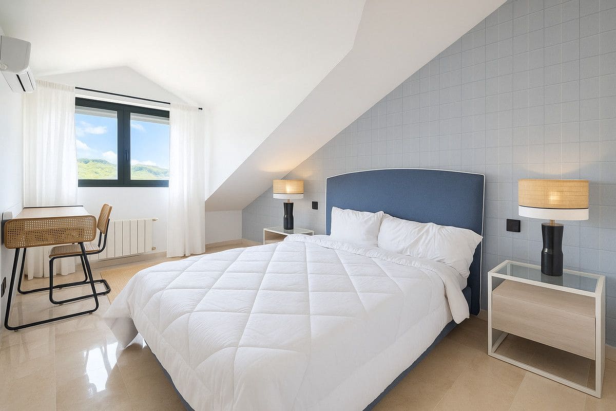 Pareado de 4 habitaciones en Sotogrande en venta - 1.499.999 € (Ref: 10097832)