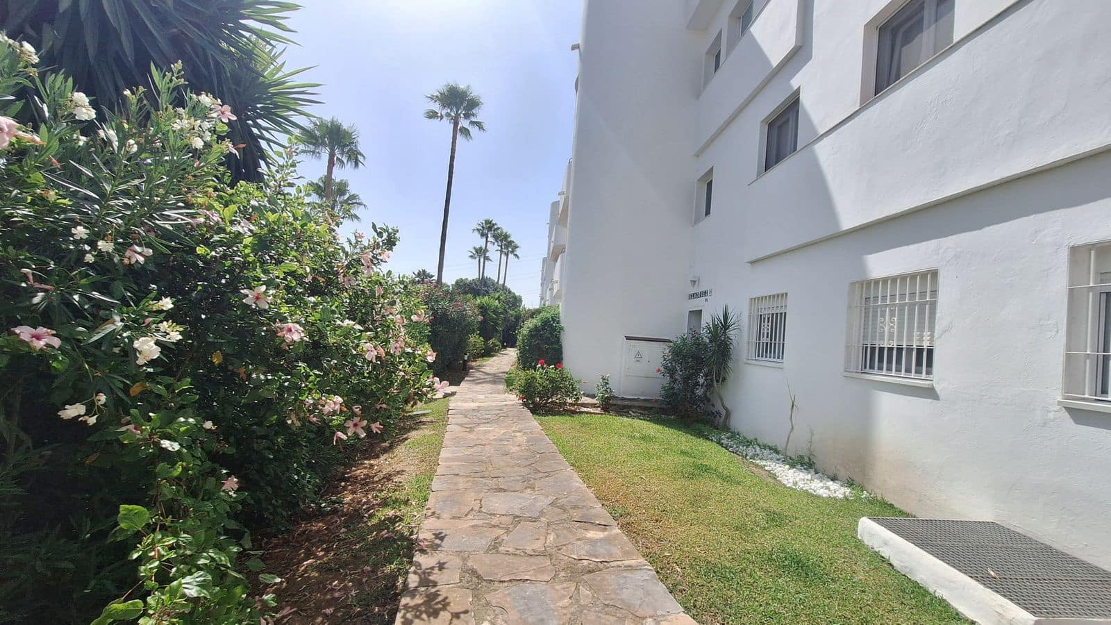 2 soveværelse Lejlighed til salg i Estepona - € 340.000 (Ref: 10097833)