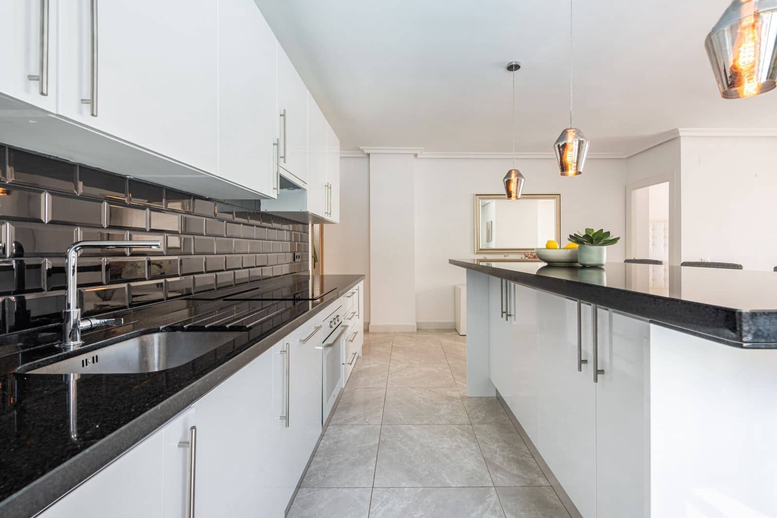 3 soveværelse Lejlighed til salg i Nueva Andalucia - € 649.000 (Ref: 10097838)