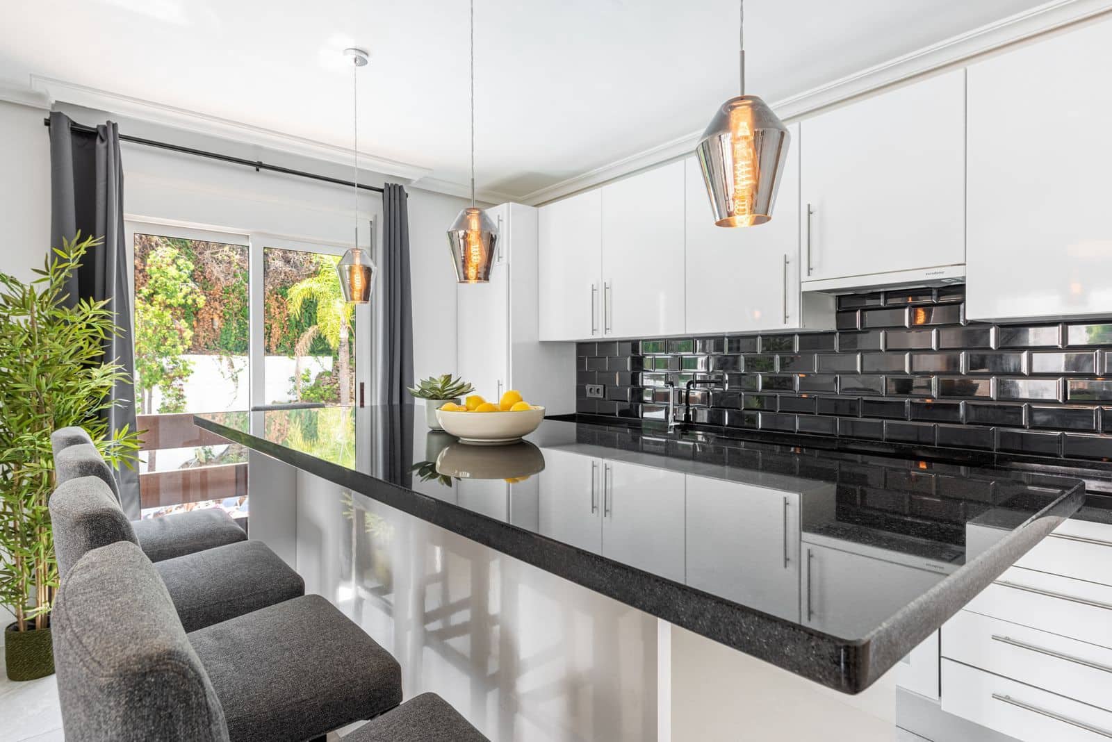 3 soveværelse Lejlighed til salg i Nueva Andalucia - € 649.000 (Ref: 10097838)