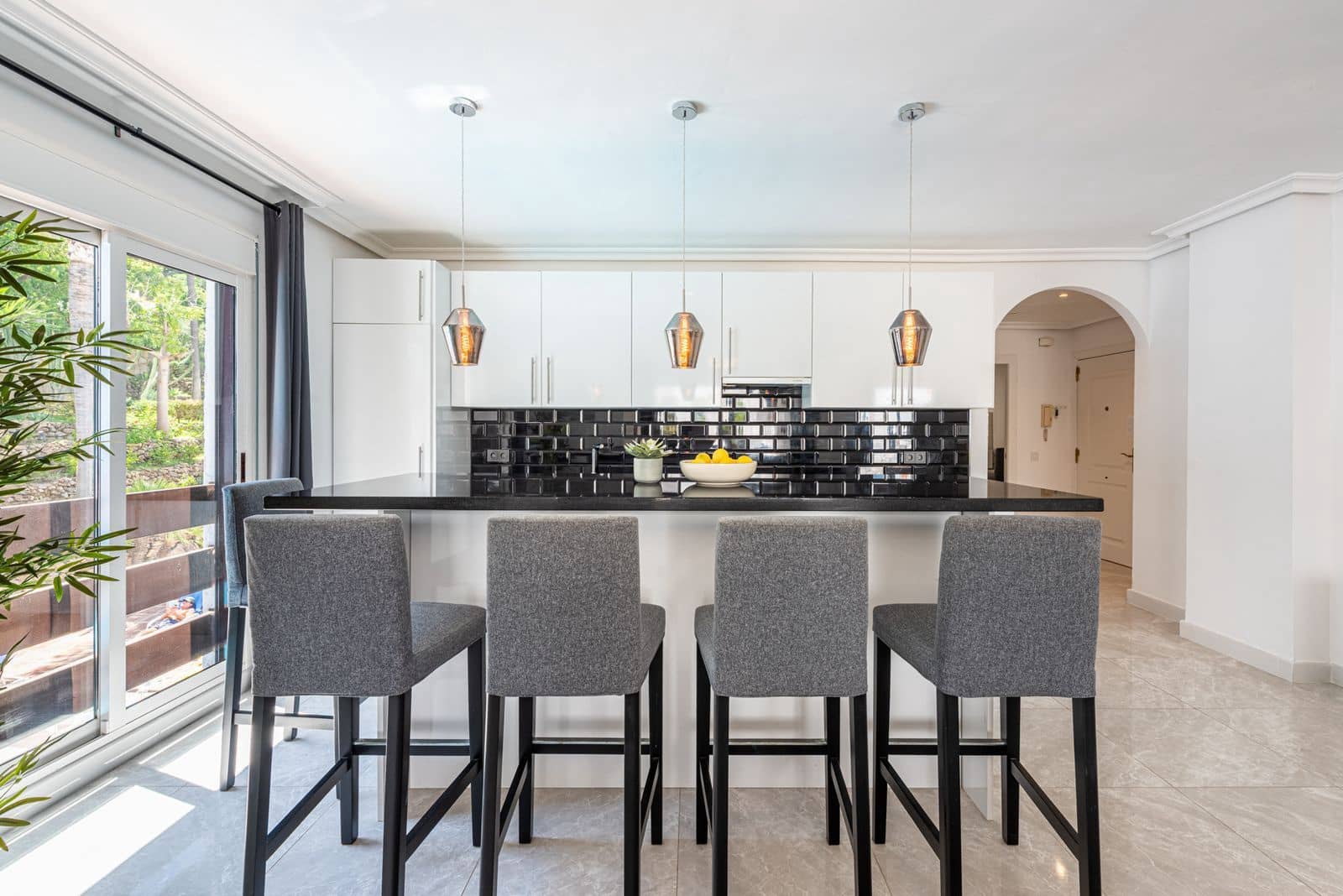 3 soveværelse Lejlighed til salg i Nueva Andalucia - € 649.000 (Ref: 10097838)