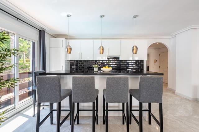 3 soveværelse Lejlighed til salg i Nueva Andalucia, Marbella - € 649.000 (Ref: 10097838)