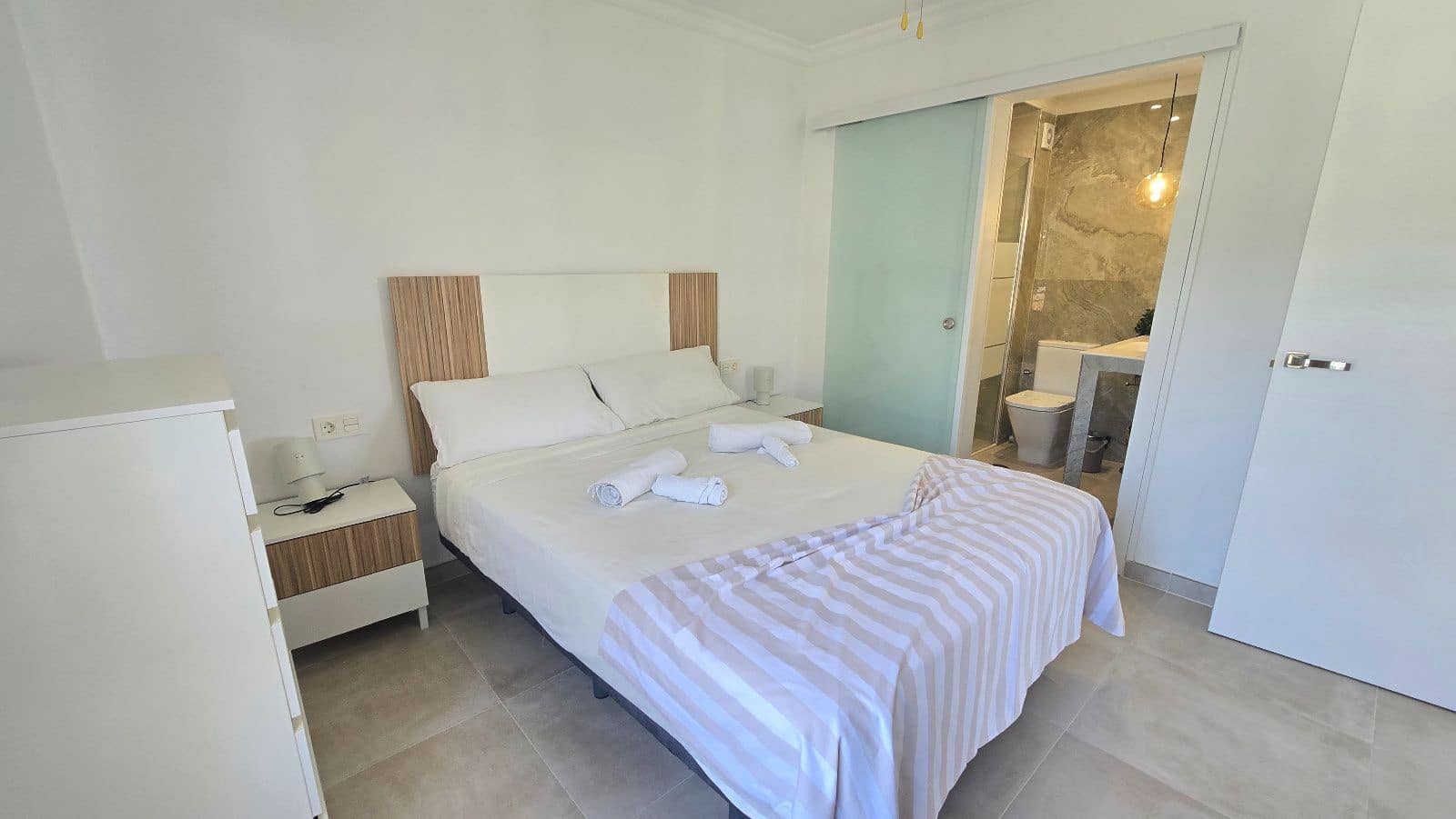 Apartamento de 2 habitaciones en Benalmádena en venta - 699.000 € (Ref: 10097845)
