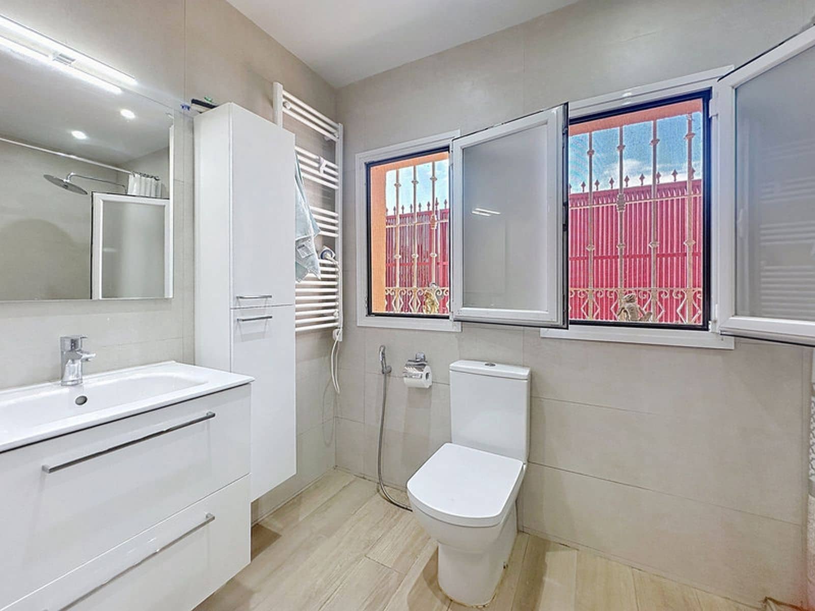 Chalet de 3 habitaciones en Estepona en venta - 599.000 € (Ref: 10097846)