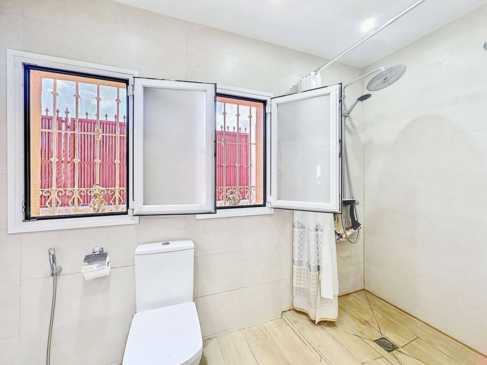 Chalet de 3 habitaciones en Estepona en venta - 599.000 € (Ref: 10097846)