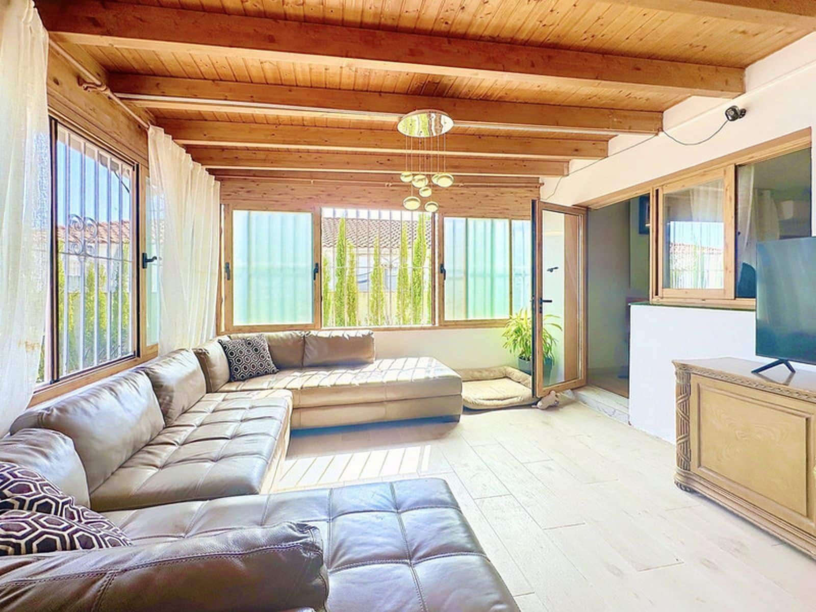 Chalet de 3 habitaciones en Estepona en venta - 599.000 € (Ref: 10097846)