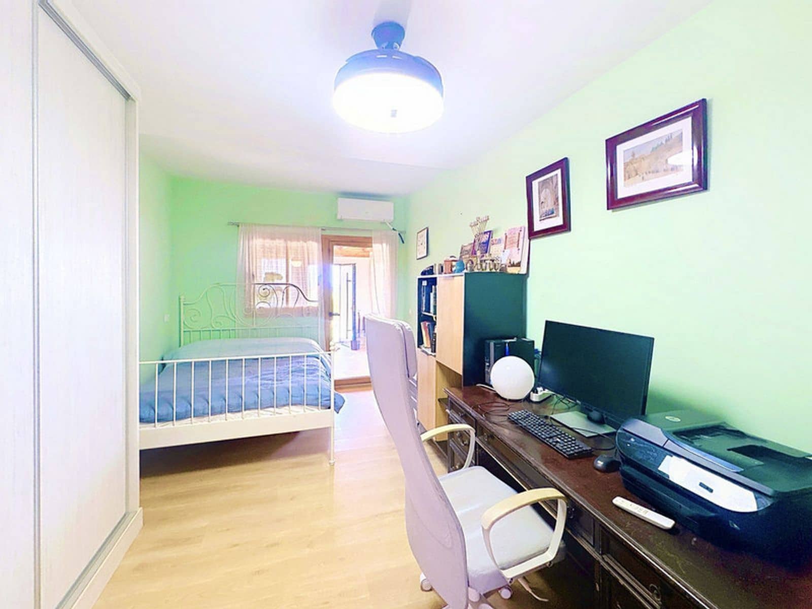 Chalet de 3 habitaciones en Estepona en venta - 599.000 € (Ref: 10097846)