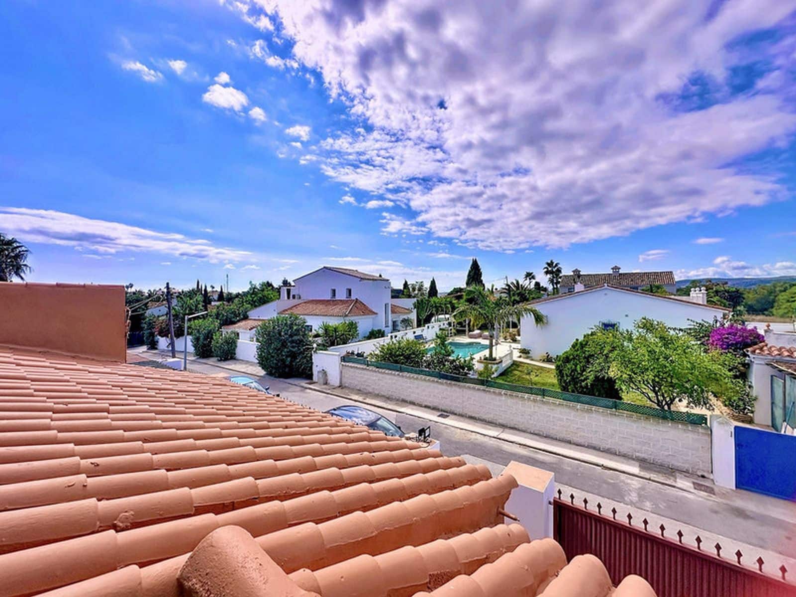 Chalet de 3 habitaciones en Estepona en venta - 599.000 € (Ref: 10097846)
